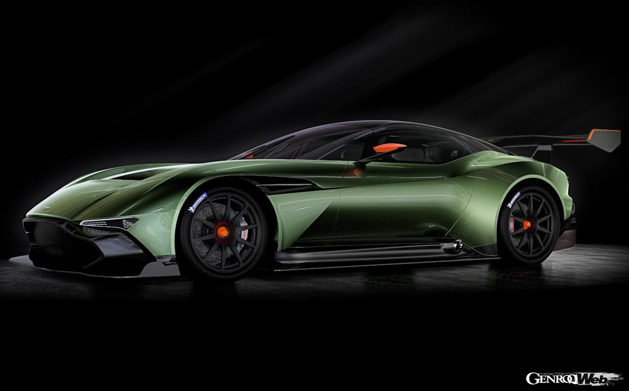 シャシーにはOne-77をベースとした前後にアルミ製サブフレームを装着するカーボンファイバー製モノコックを使用する。