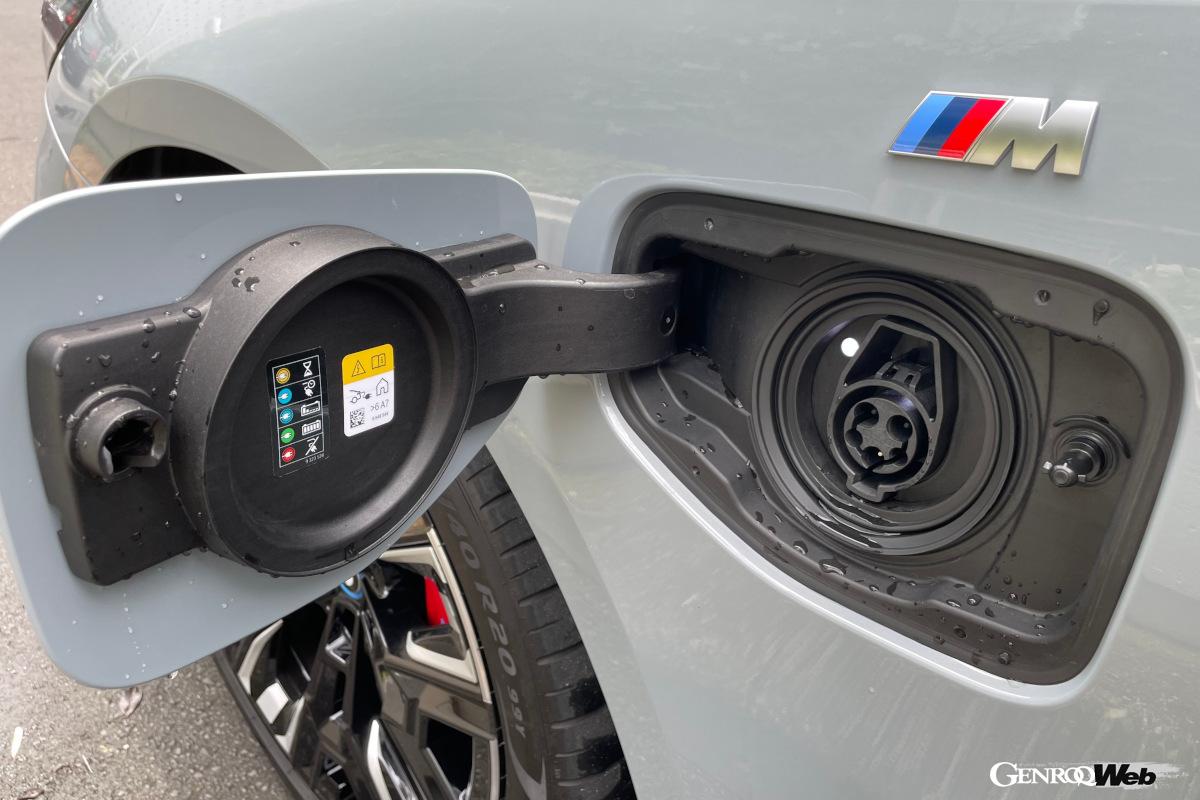 普通充電は左前。