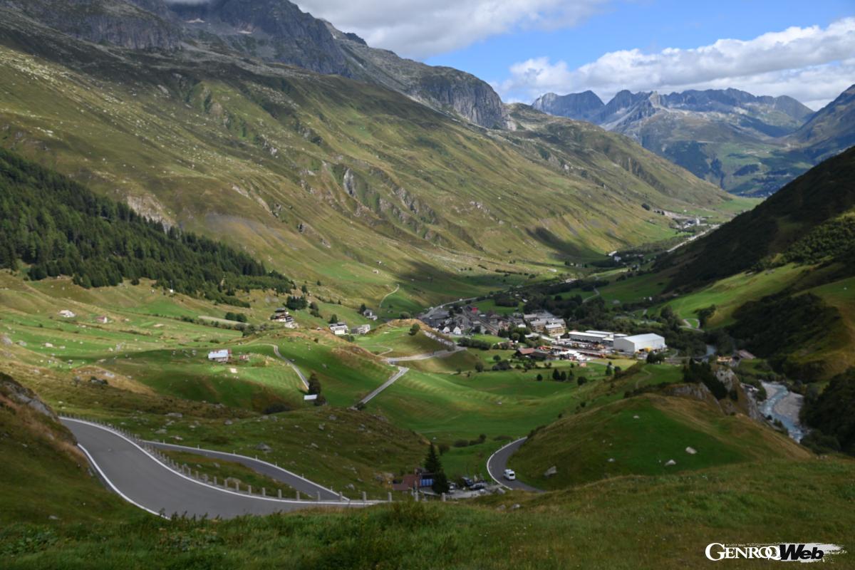 フルカ峠はどこを切り取っても美しい風景が続く。