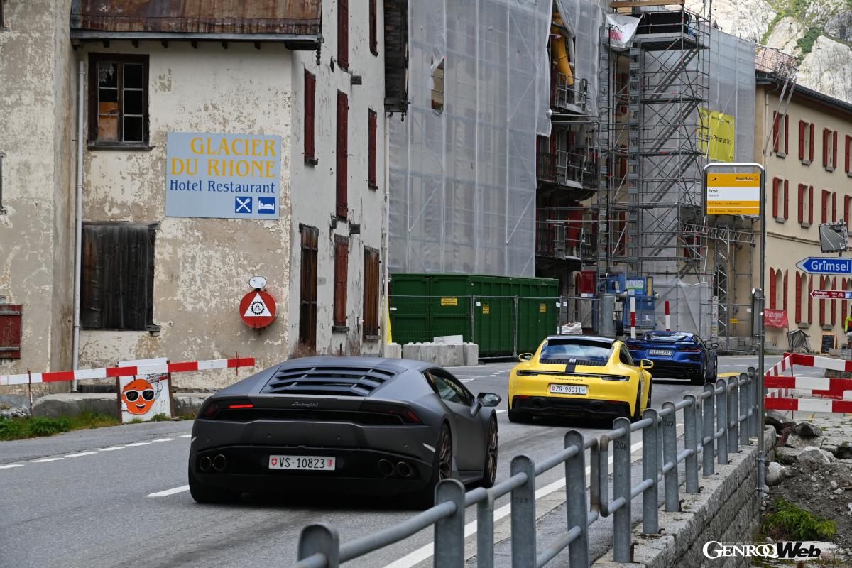 右手観光案内所ではお手洗いが無料で利用可