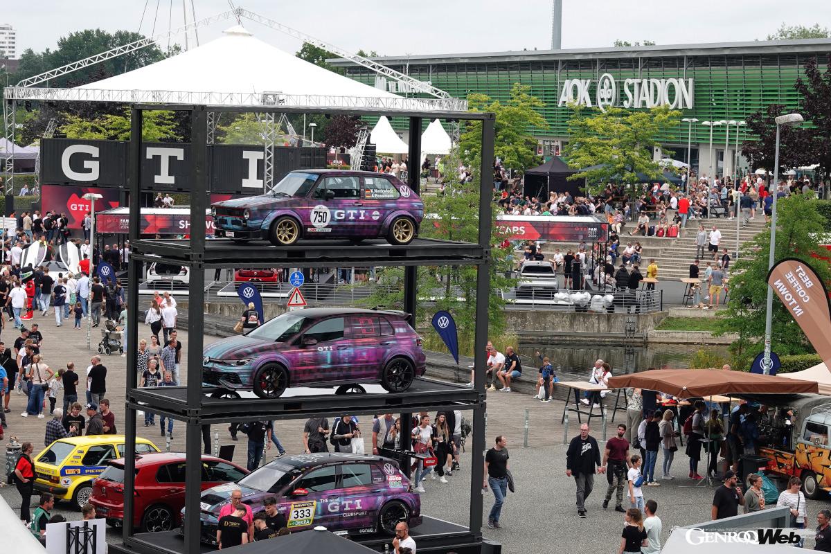 ドイツ本国のファンがカスタマイズしたGTIが並ぶ。歴代GTIはもちろん、今後登場するであろう次期型についてもCEO自ら語るトークショーも行われた。