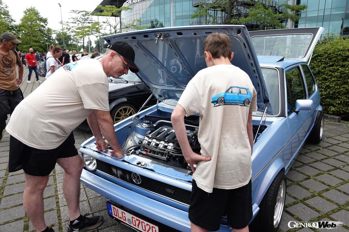 GTIフェストの主役は徹底的にカスタマイズされた、これら初期型のGTIかもしれない。中にはストレッチリムジンも！