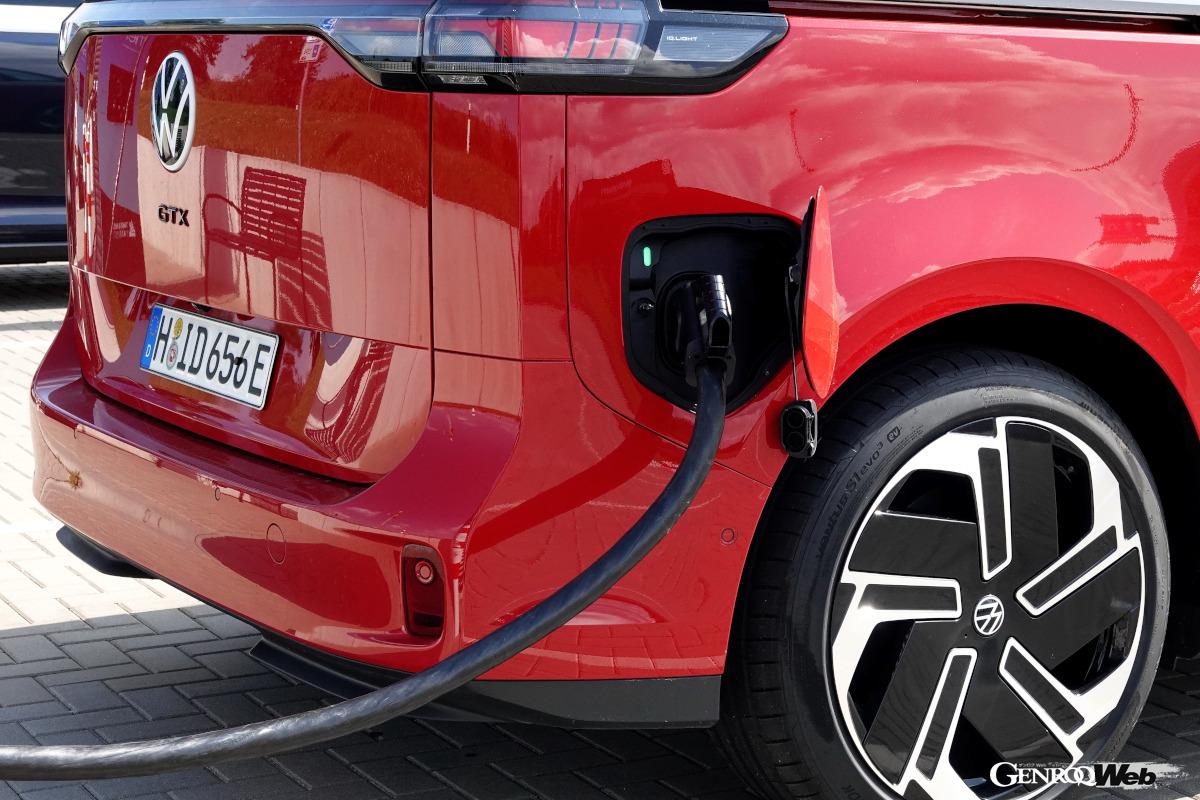 GTXは高性能版との位置づけで、前後に計2基のモーターを積む4WDだ。