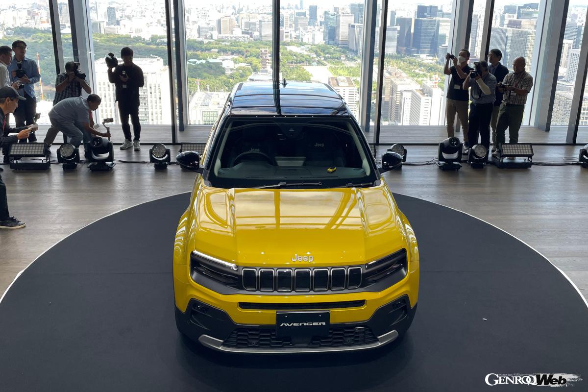 フル電動となっても、小さくなっても、前輪駆動であっても、ジープらしい走行性能は確保。バッテリーの電力量は54kWhで最大航続距離（WLTC）は486kmとされる。