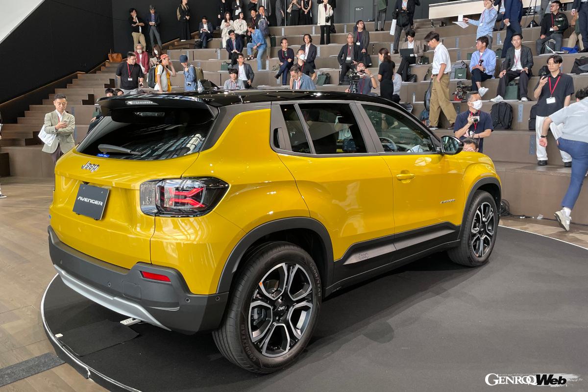 フル電動となっても、小さくなっても、前輪駆動であっても、ジープらしい走行性能は確保。バッテリーの電力量は54kWhで最大航続距離（WLTC）は486kmとされる。