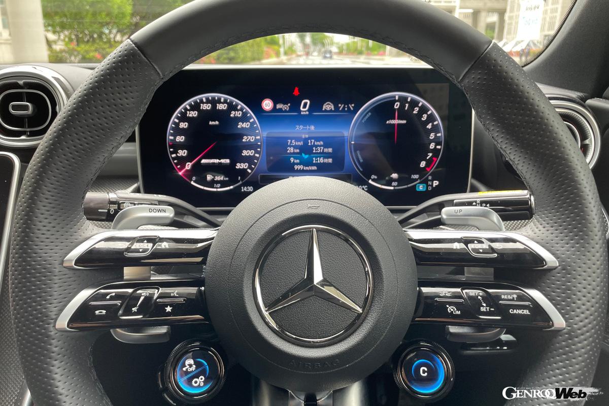 AMGパフォーマンスステアリングを装備。フロントには6ポットブレーキキャリパーが備わる。