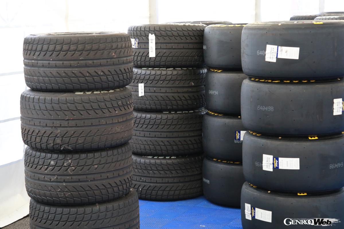 今回の富士6時間レースではほとんど使われなかったが、レインタイヤもかなりの本数が用意される。