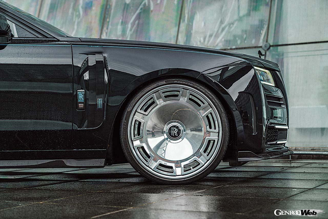 MVフォージドのVL-70は純正フローティングセンターキャップをつけると、まるで純正ホイールのように調和する。前後とも24インチにしてフルポリッシュ仕上げとなる。