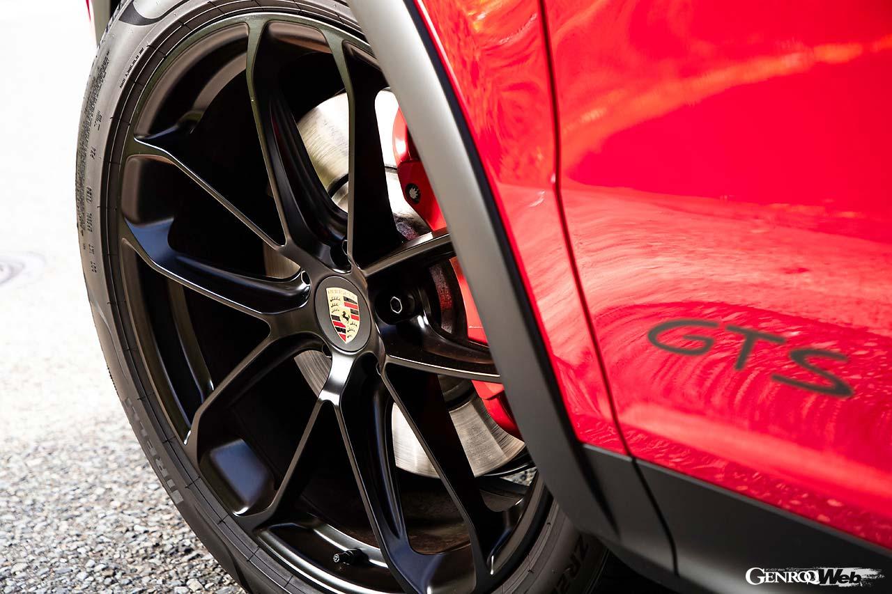 フロントに6ピストン、リヤに4ピストンのブレーキを装備。オプションでPCCBも選択できる。