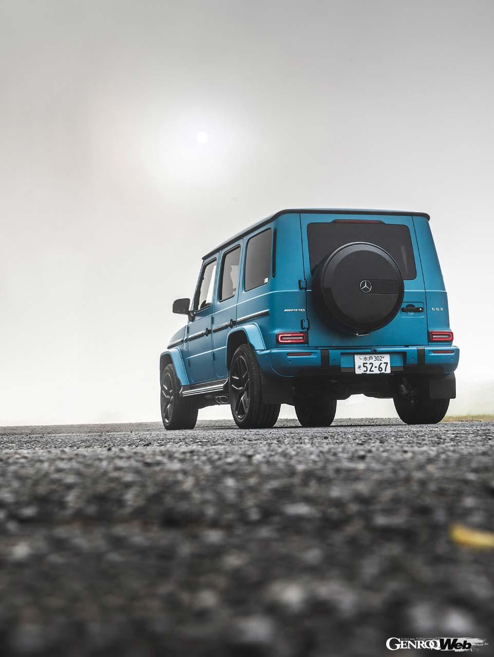 1979年の誕生以来、唯一無二の変わらないスタイリングを維持するGクラス。日本でも“超”がつくほどのこの人気モデルがついに大幅な進化を遂げた。空力や静粛性の向上はもちろんのこと、走りの性能も大幅にパワーアップしていた。