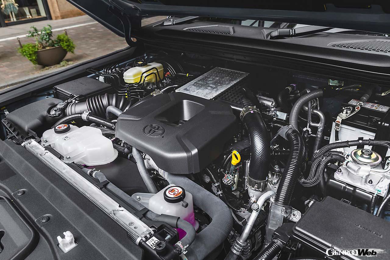 低回転からトルキーな特性を持つ2.8リッター直噴ディーゼルターボエンジンに8速ATを組み合わせる。