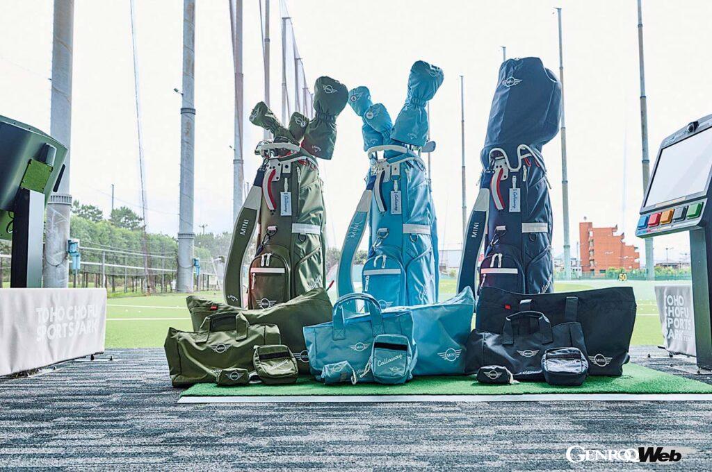 右からネイビー、サックスブルー、カーキで揃えたキャディバッグ(5万710円)、ヘッドカバー(ドライバー用 9174円、フェアウェイ/ユーティリティ用 8954円)、トートバッグ(2万680円)、ラウンドトート(1万1550円)、ユーティリティケース(5786円)、ボールケース(4928円)。いずれも11月上旬発売予定。