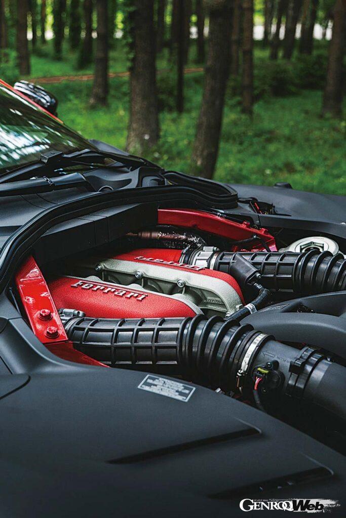 812コンペティツィオーネの派生形となるシリンダーヘッドを持つ、プロサングエの6.5リッターV12ユニット。スペックは725PS/7750rpm、716Nm/6250rpm。レッドゾーンは8250rpmから。