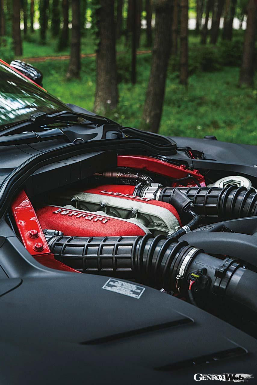 812コンペティツィオーネの派生形となるシリンダーヘッドを持つ、プロサングエの6.5リッターV12ユニット。スペックは725PS/7750rpm、716Nm/6250rpm。レッドゾーンは8250rpmから。