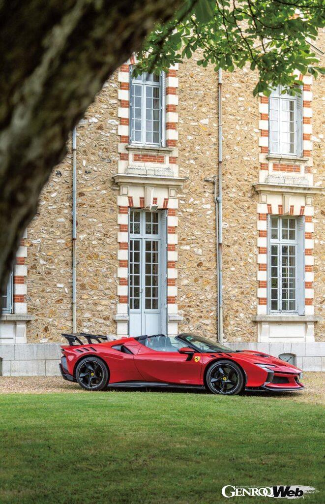 SF90スパイダーをさらに過激に仕立てたスペチアーレ、SF90 XX スパイダーに試乗した。4.0リッターV8ツインターボに3モーターを組み合わせてシステム最高出力1030PSを誇る、最速のオープントップフェラーリは一般道でも最強なのか? フランスのオートルートと郊外で検証した。