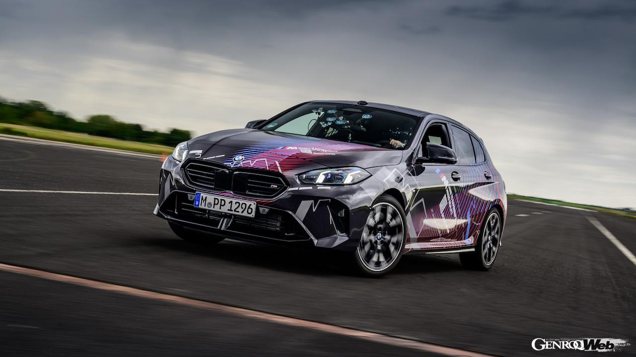 今回、マルチプレイヤー用の車両として、専用機器を搭載した「BMW M135 xDrive」が用意された。