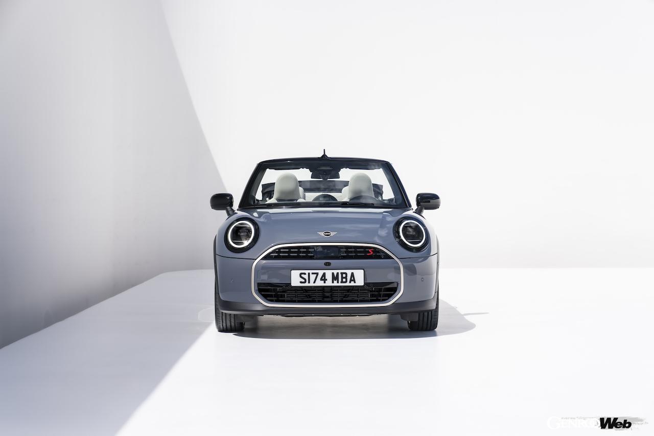新型「MINI クーパー コンバーチブル」のエクステリア。