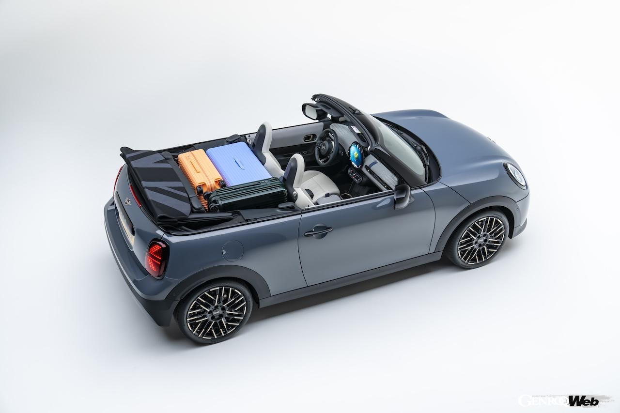 新型「MINI クーパー コンバーチブル」のラゲッジスペース。