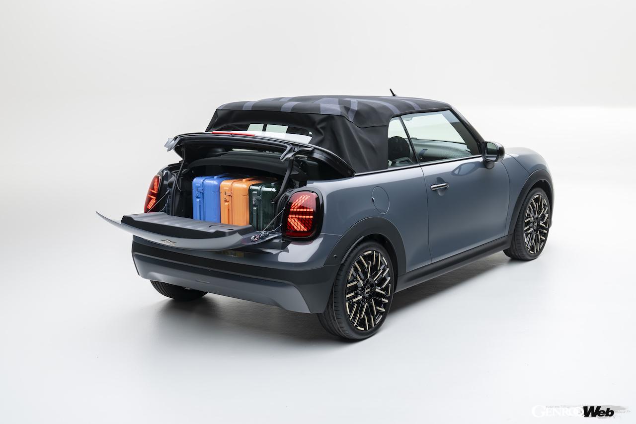 新型「MINI クーパー コンバーチブル」のラゲッジスペース。