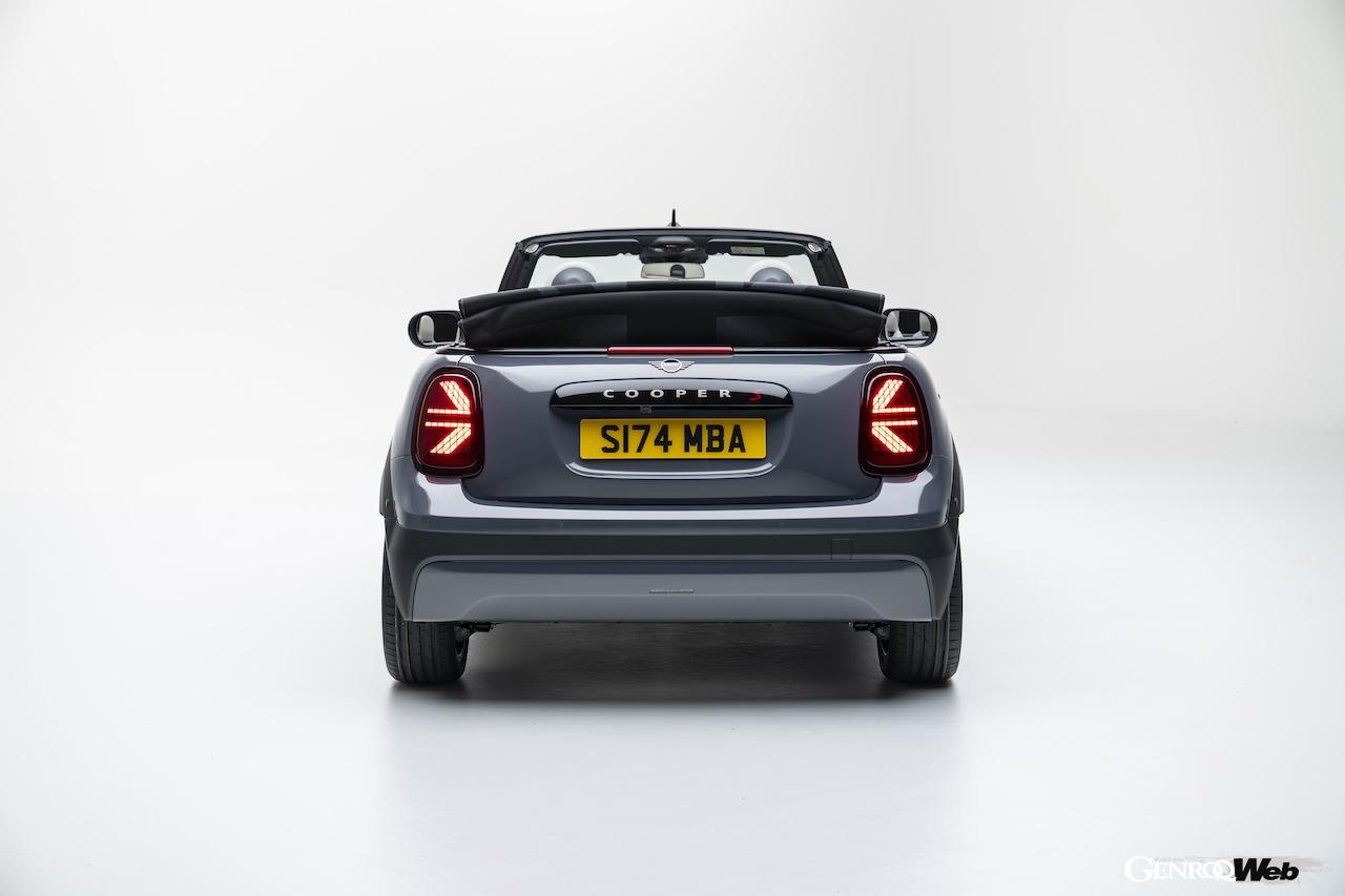 新型「MINI クーパー コンバーチブル」のエクステリア。