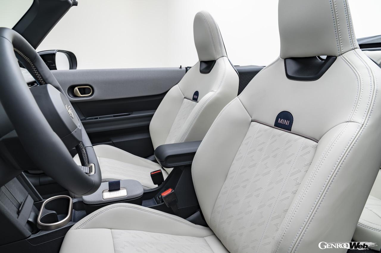 新型「MINI クーパー コンバーチブル」のインテリア。