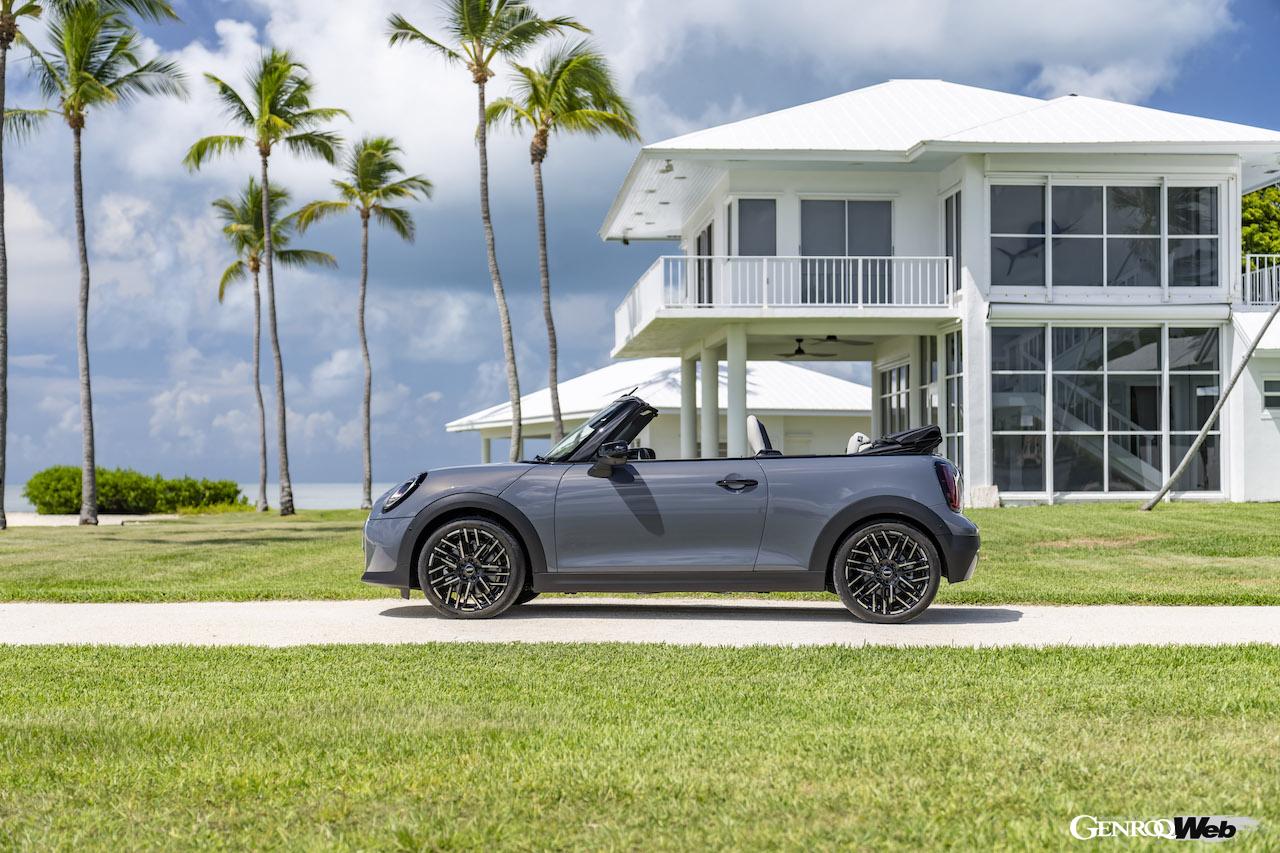 新型「MINI クーパー コンバーチブル」のエクステリア。