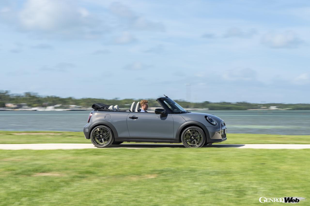 新型「MINI クーパー コンバーチブル」のエクステリア。