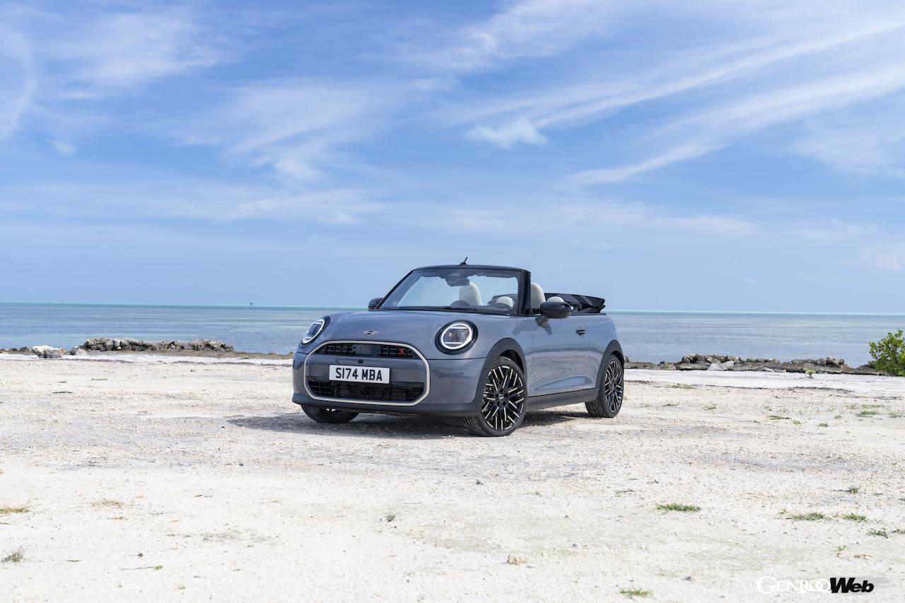 新型「MINI クーパー コンバーチブル」のエクステリア。
