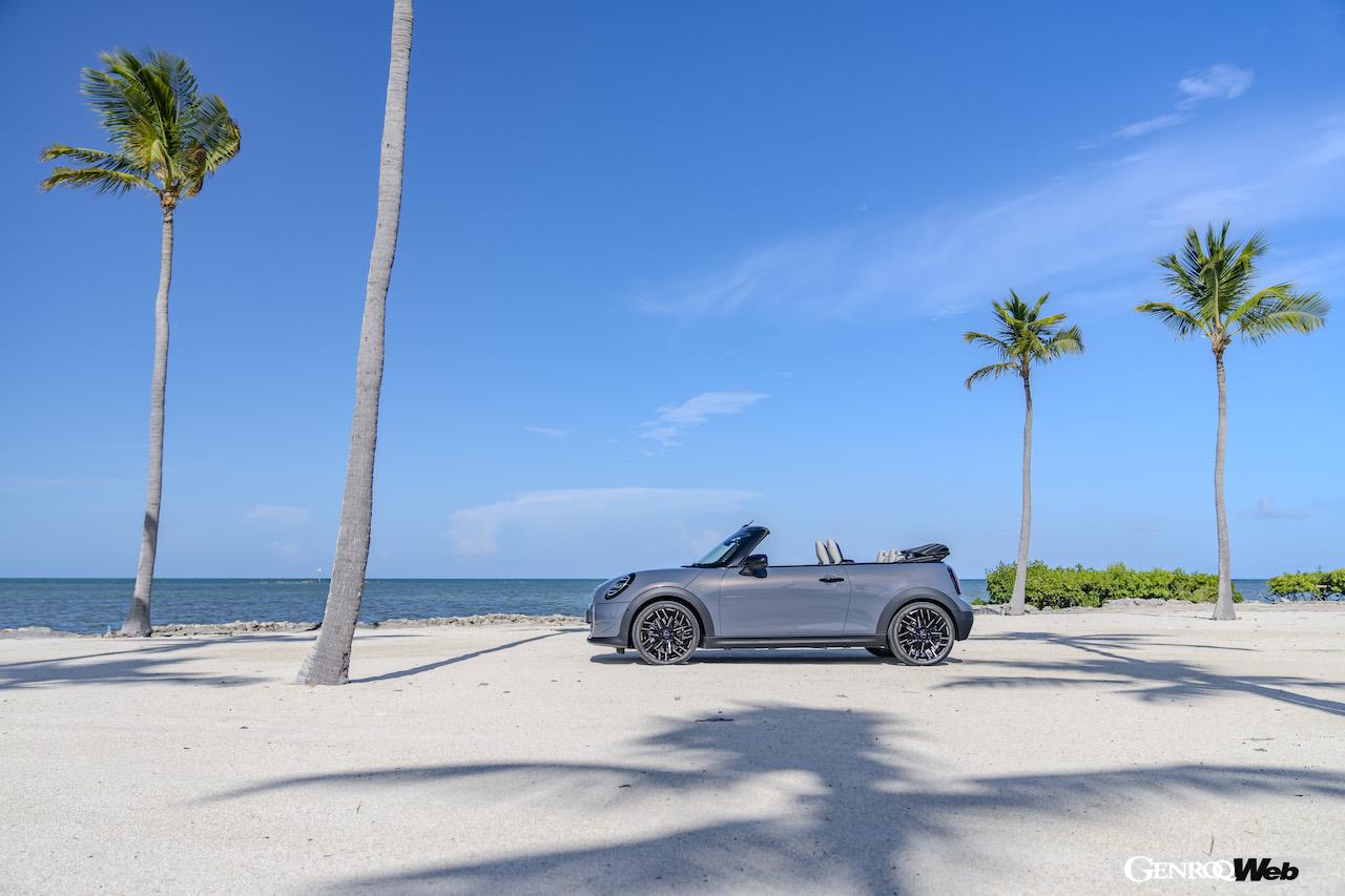 新型「MINI クーパー コンバーチブル」のエクステリア。