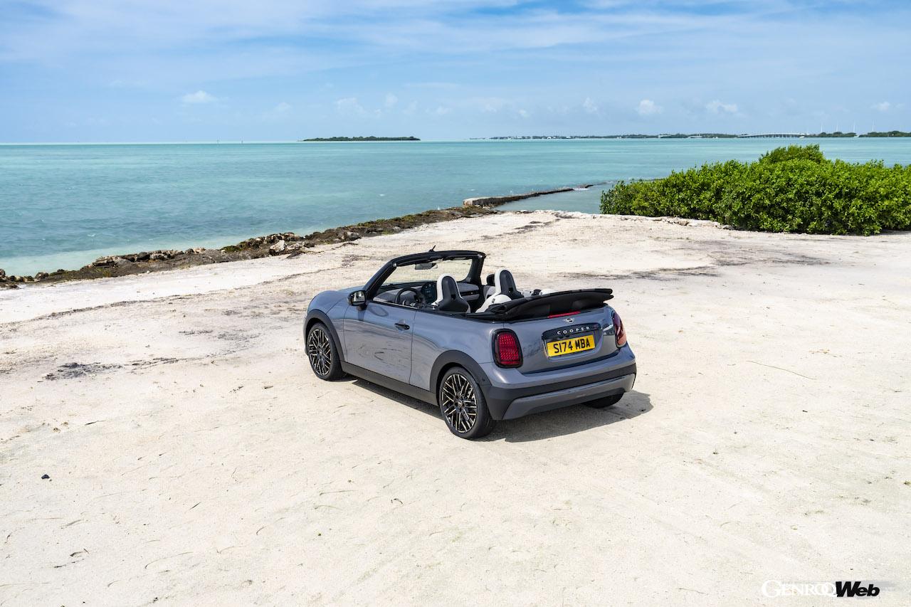 新型「MINI クーパー コンバーチブル」のエクステリア。