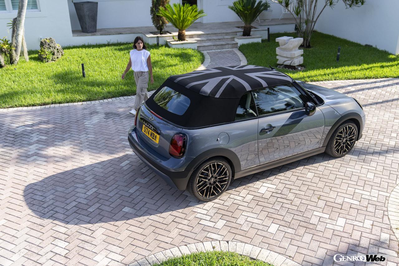新型「MINI クーパー コンバーチブル」のエクステリア。