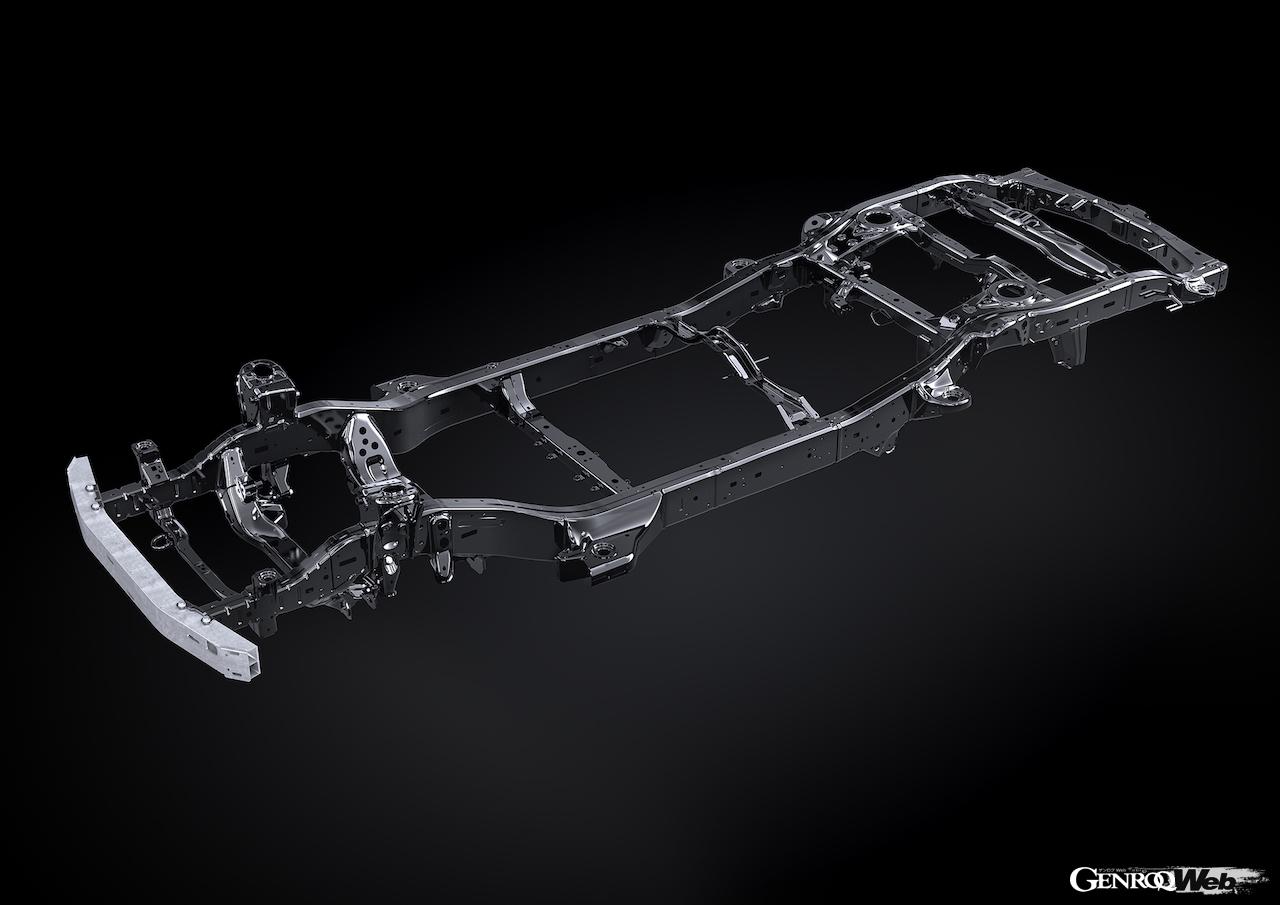 一部改良を実施し、新開発のハイブリッドパワートレインを搭載した「レクサス LX700h」のラダーフレーム。