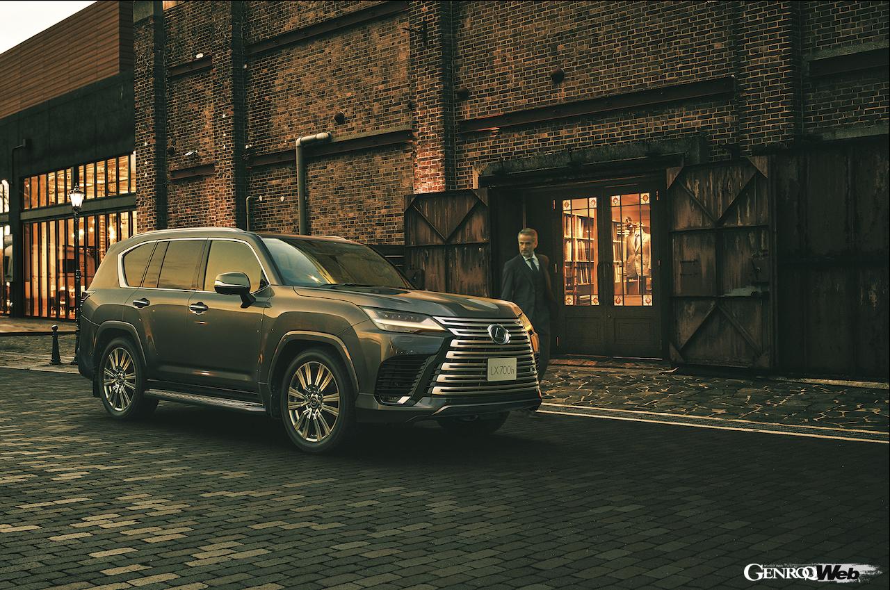 一部改良を実施し、新開発のハイブリッドパワートレインを搭載した「レクサス LX700h」のエクステリア。