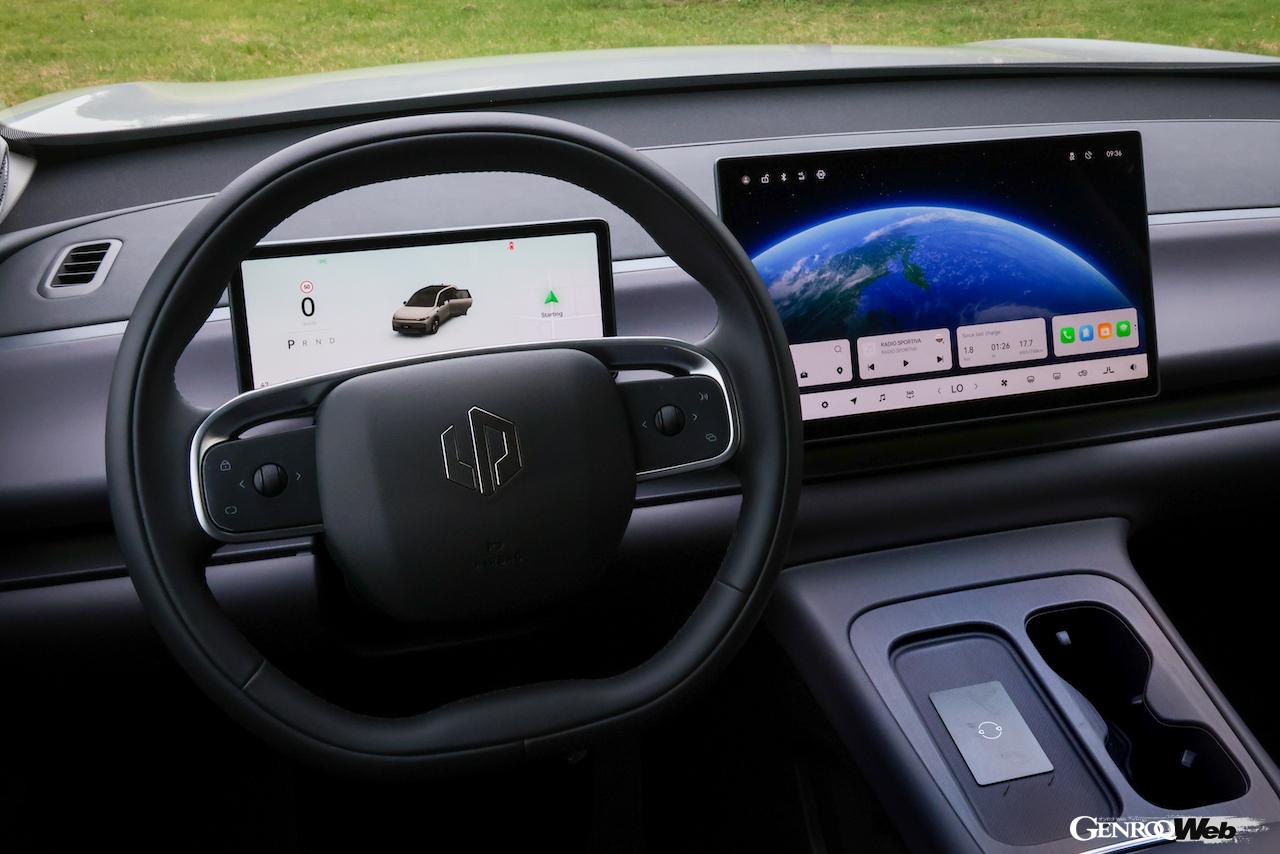 欧州市場に導入されるフル電動クロスオーバー「リープモーター C10」のインテリア。