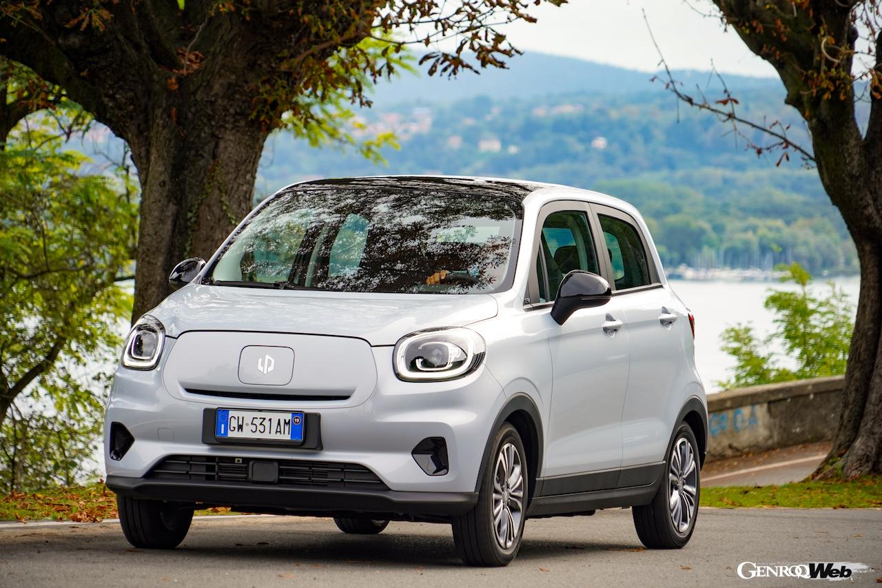 欧州市場に導入されるコンパクトEV「リープモーター T03」の走行シーン。