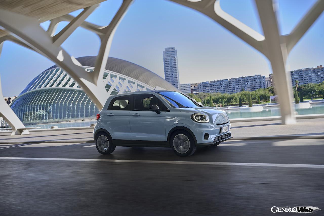 欧州市場に導入されるコンパクトEV「リープモーター T03」の走行シーン。