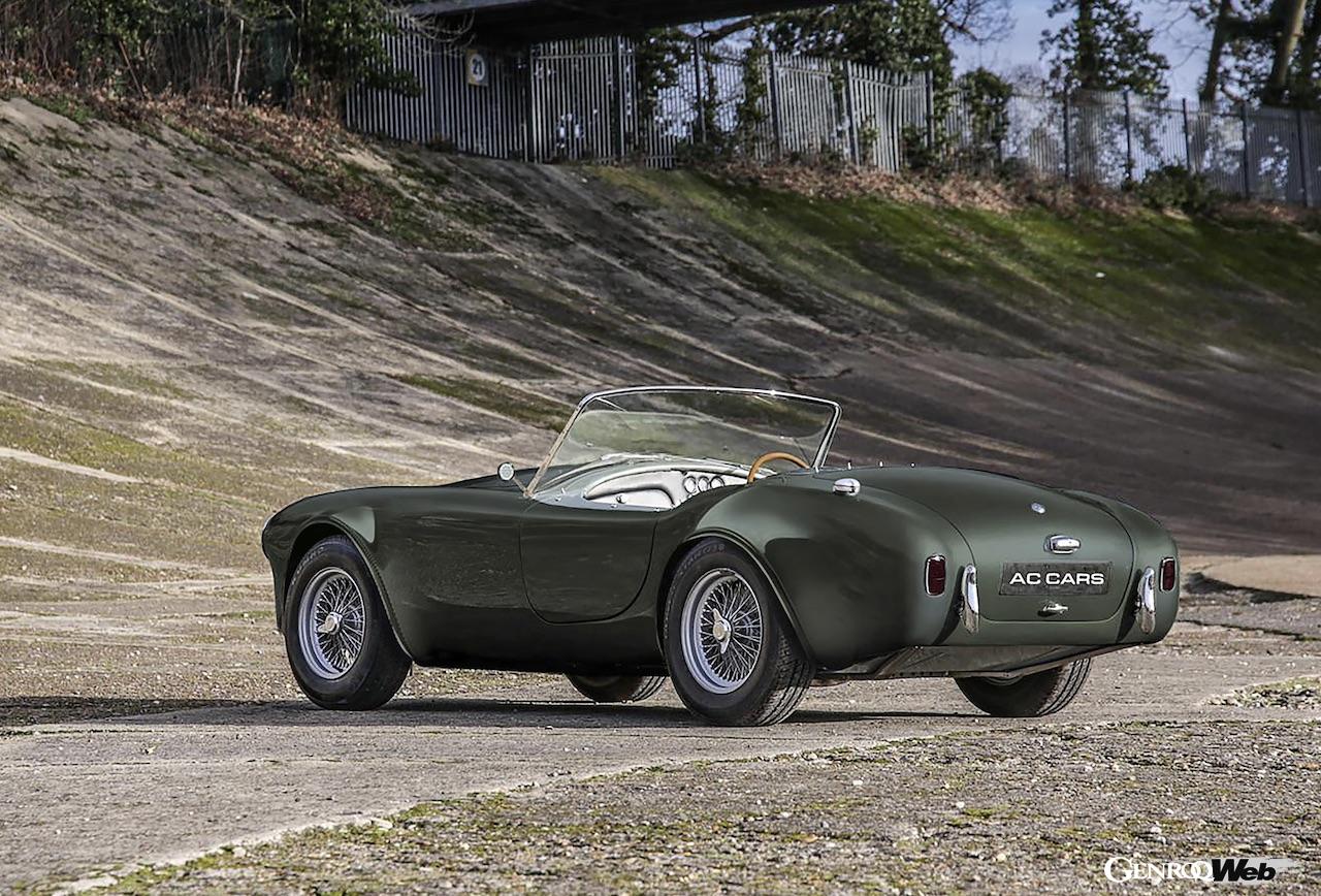 ACカーズ・クラシックスによって開発された専用シャシーに搭載されるのは、フォード製2.3リッター直列4気筒「エコブースト」ガソリンターボ。