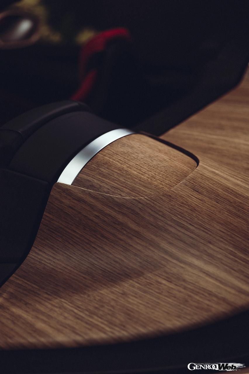 「テーラーメイド」が製作した、フェラーリ ローマ スパイダーのインテリア。