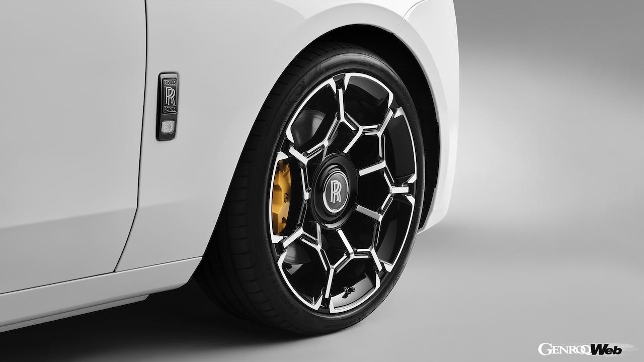 「ロールス・ロイス ブラック・バッジ ゴースト シリーズ II」の22インチ・ホイール。