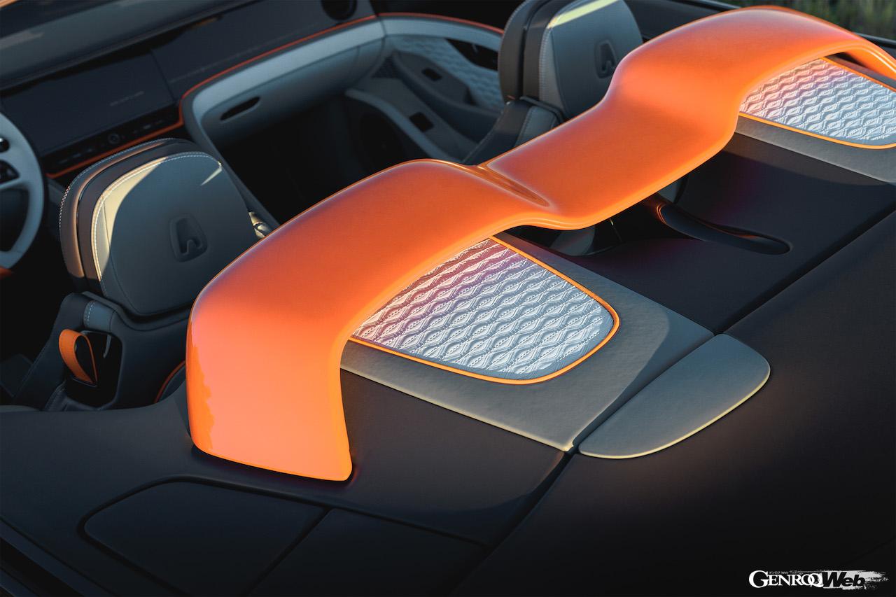 最終認証テストが開始された「ベントレー バトゥール コンバーチブル」のインテリア。