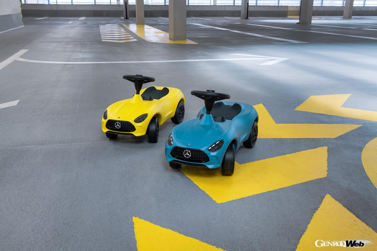 新型ボビー AMG GTは、LEDライト付きの「ハイパーブルー」と、ライトなしの通常モデル「サンイエロー」をラインナップする。