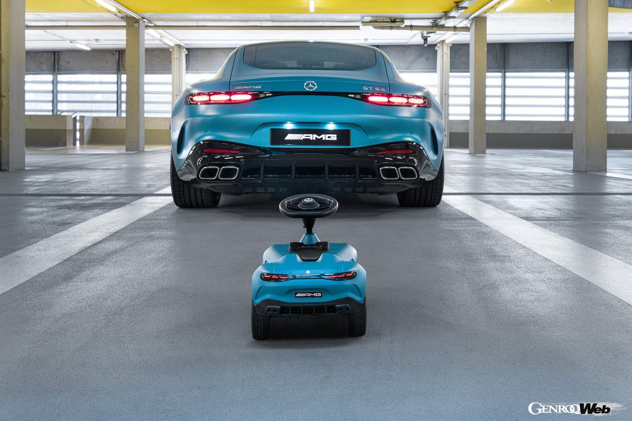 「メルセデス AMG GT クーペ」と新型「ボビーAMG GT」。