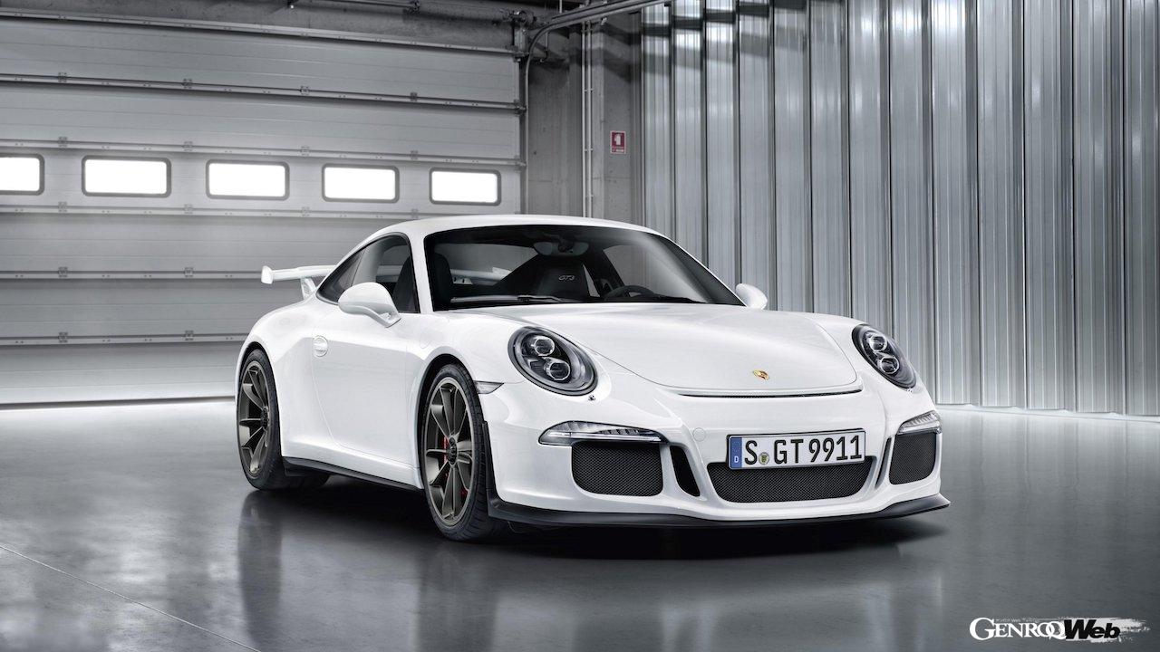 991世代の911 GT3からは、シフト時間を大幅に短縮するポルシェ・デュアルクラッチ・トランスミッション（PDK）を搭載。ニュルブルクリンクのラップタイムは、ついに7分30秒を切った。