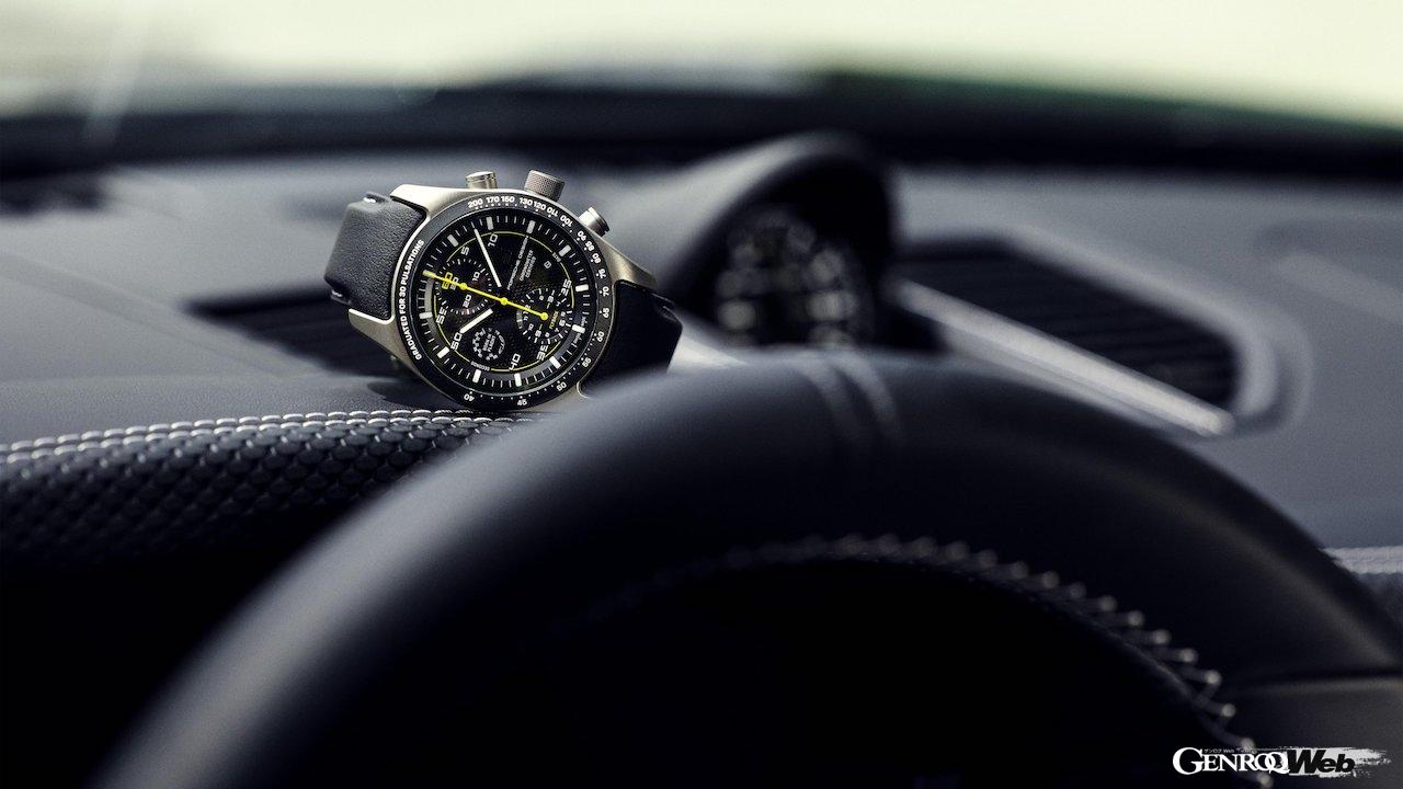 911 GT3と911 GT3ツーリングのオーナーは、ポルシェデザインが、このクルマのために開発した専用クロノグラフを購入することができる。
