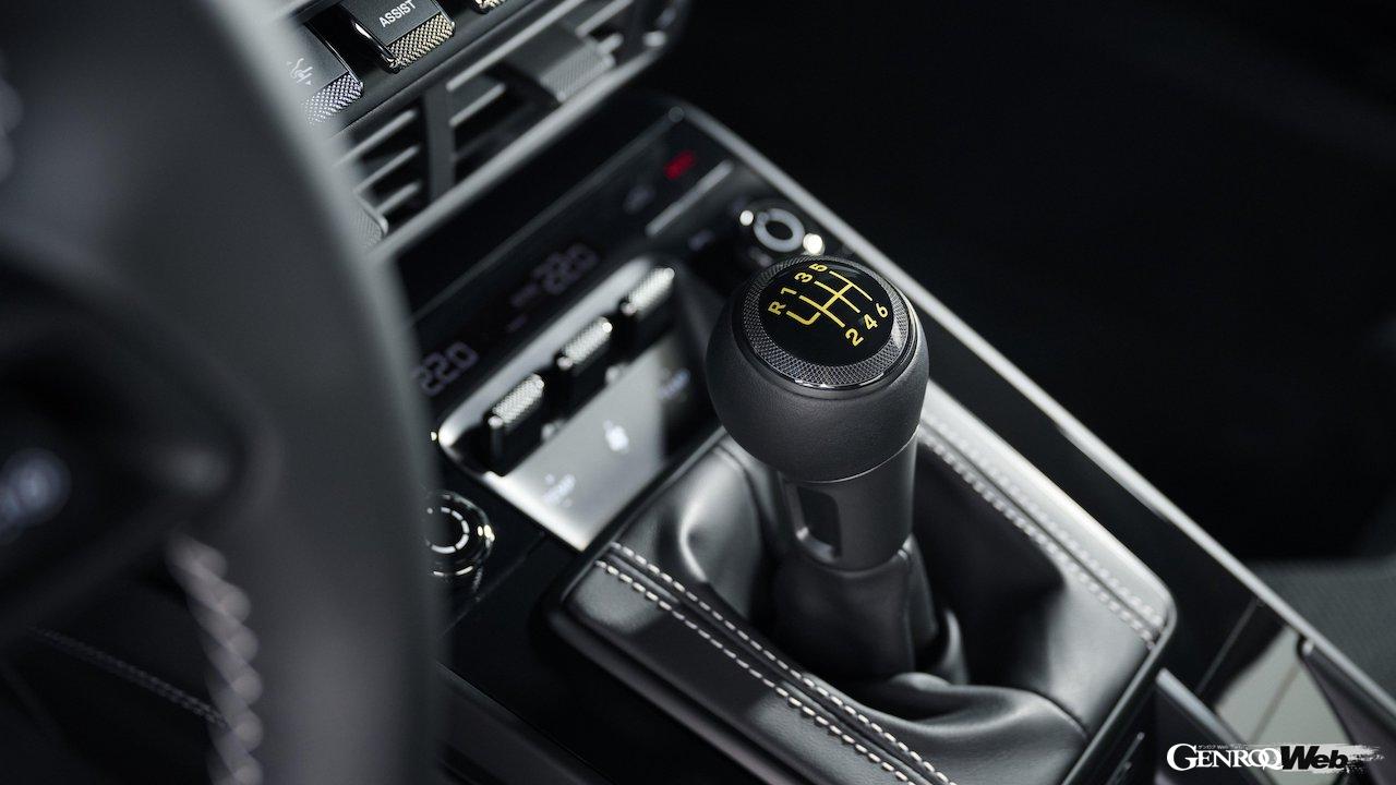 新型「911 GT3 ツーリングパッケージ」のコクピット。