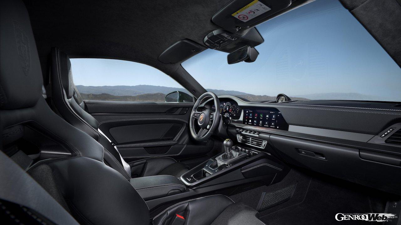 新型「911 GT3 ツーリングパッケージ」のコクピット。