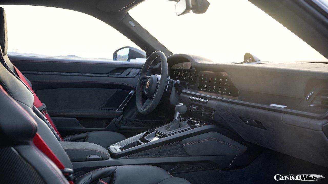 新型「911 GT3 ヴァイザッハパッケージ」のコクピット。