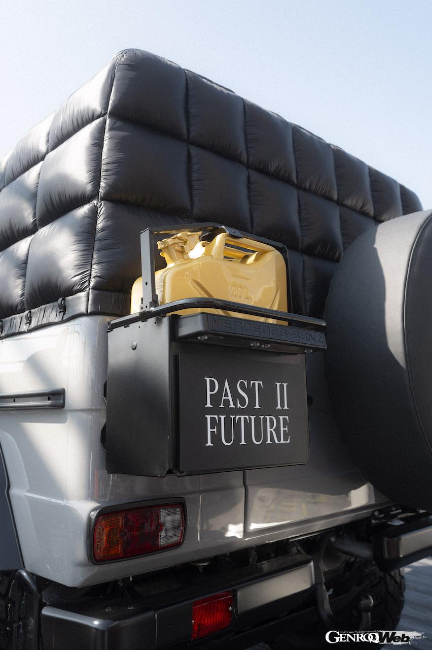 NIGOが手がけたアート作品、「メルセデス・ベンツ プロジェクト Gクラス パストII フューチャー」。