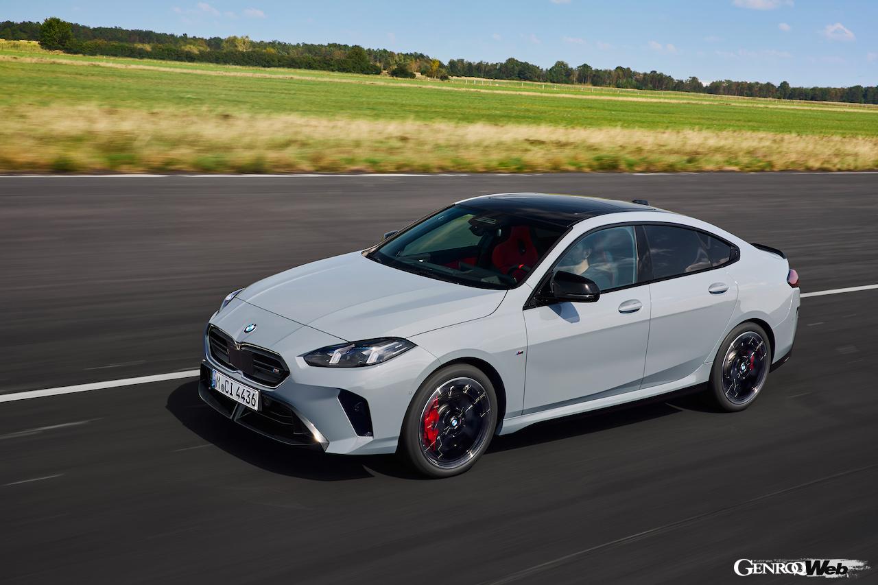 「BMW 2シリーズ グランクーペ」改良新型の走行シーン。