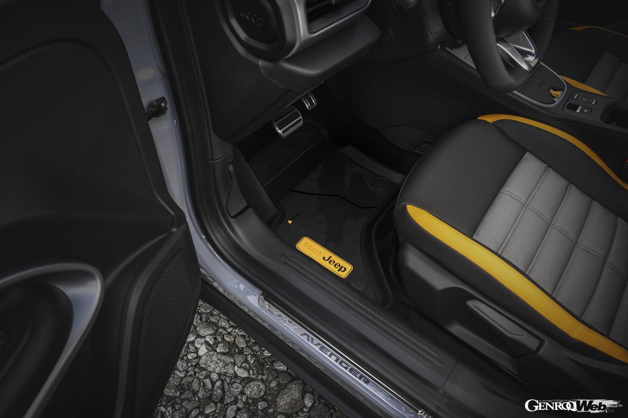 「ジープ アヴェンジャー 4xe ザ・ノースフェイス・エディション」のインテリア。